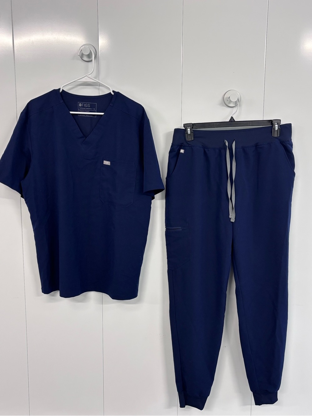 FIGS Scrubs Set Woman XL Navy Blue V-Neck Top & High Waisted Zamora Jogger Pants